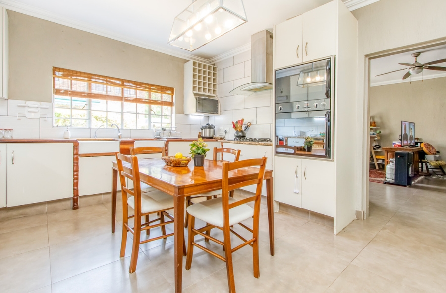 7 Bedroom Property for Sale in Linden Gauteng