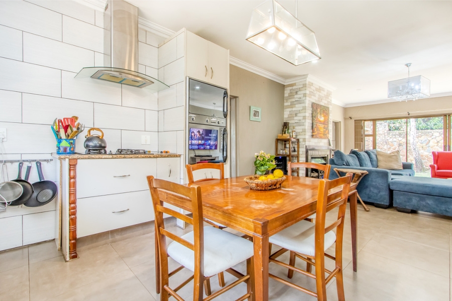 7 Bedroom Property for Sale in Linden Gauteng