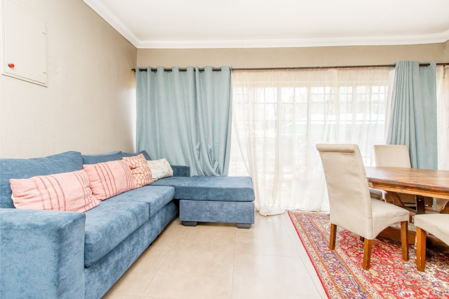 7 Bedroom Property for Sale in Linden Gauteng