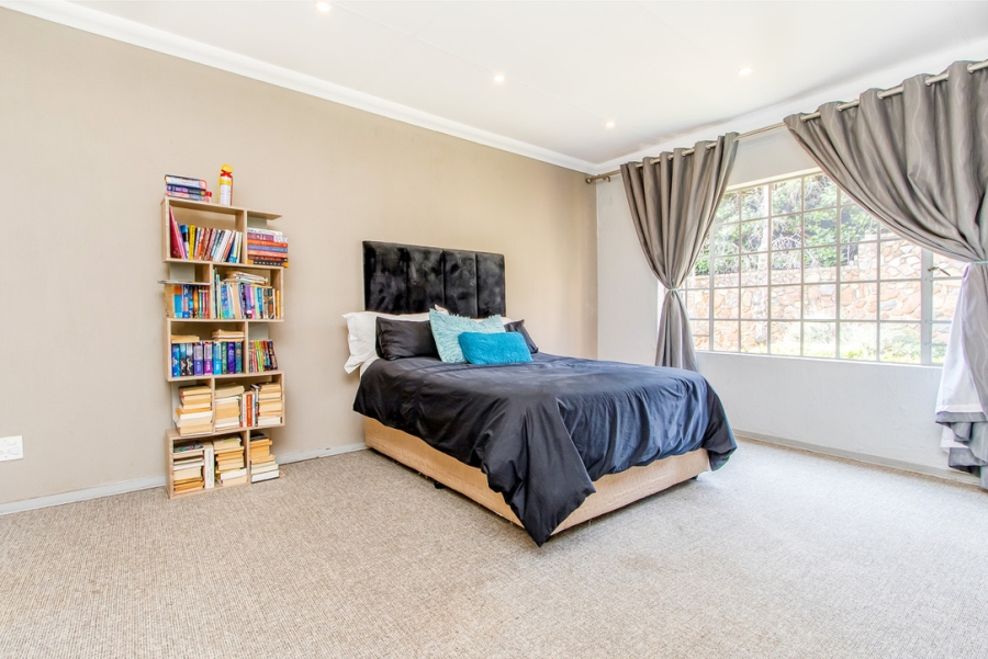 7 Bedroom Property for Sale in Linden Gauteng