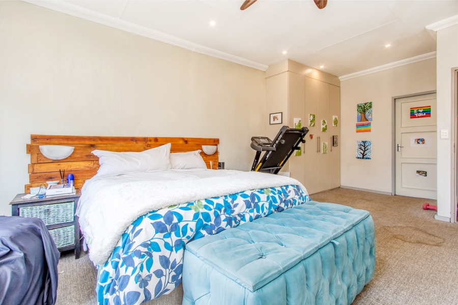 7 Bedroom Property for Sale in Linden Gauteng
