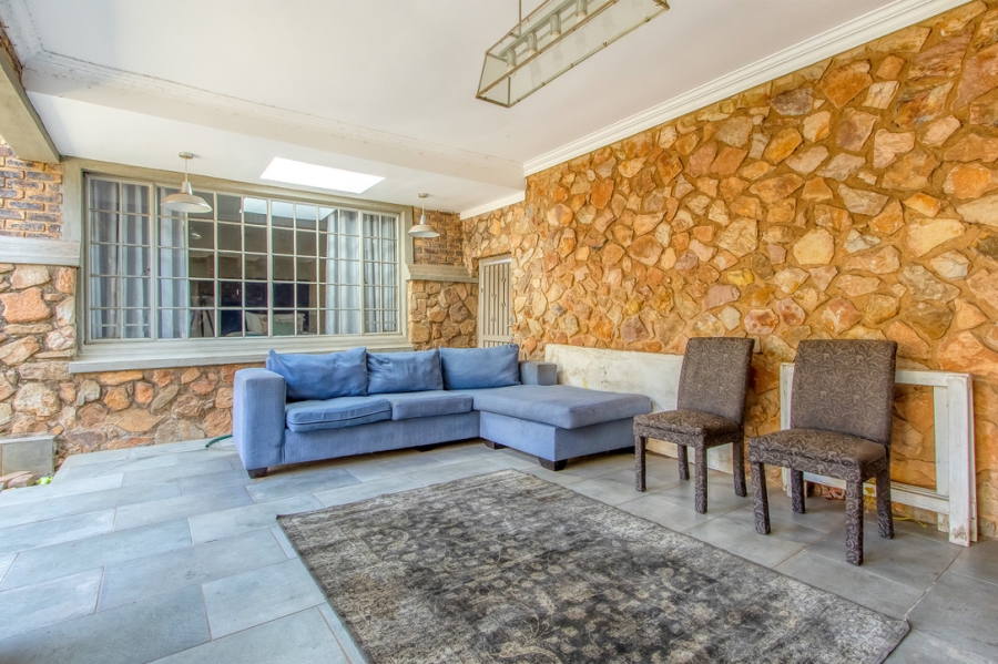 7 Bedroom Property for Sale in Linden Gauteng