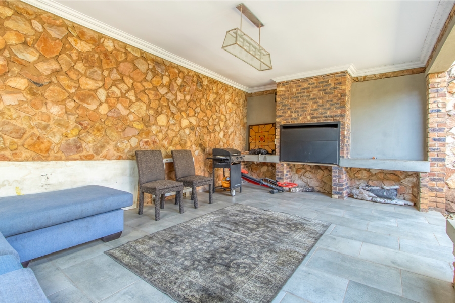 7 Bedroom Property for Sale in Linden Gauteng