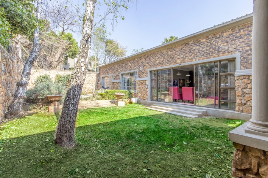 7 Bedroom Property for Sale in Linden Gauteng