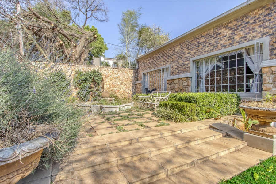 7 Bedroom Property for Sale in Linden Gauteng