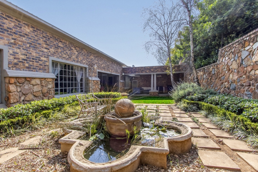 7 Bedroom Property for Sale in Linden Gauteng
