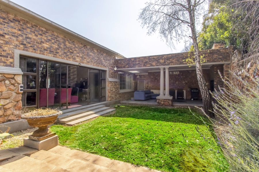 7 Bedroom Property for Sale in Linden Gauteng