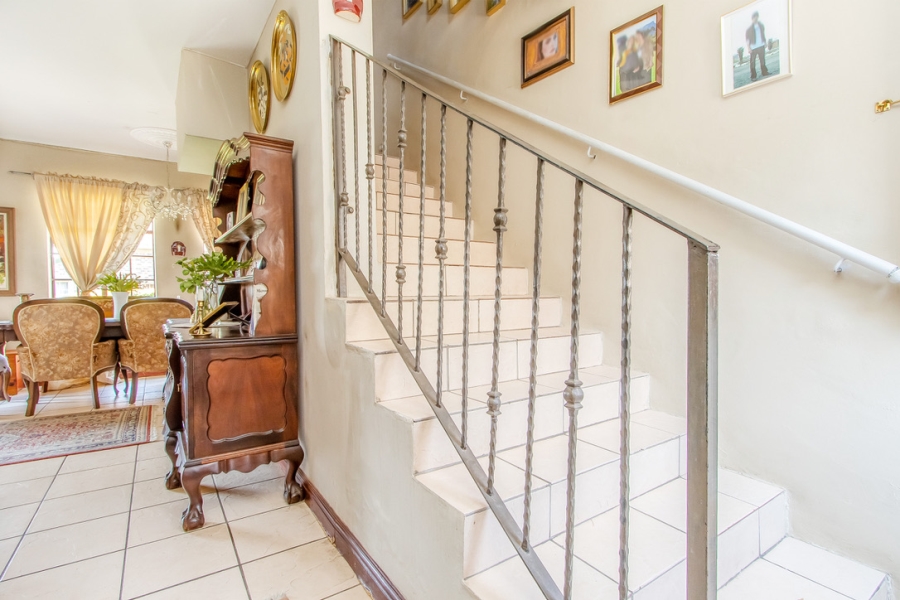 7 Bedroom Property for Sale in Linden Gauteng