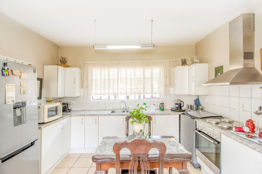 7 Bedroom Property for Sale in Linden Gauteng