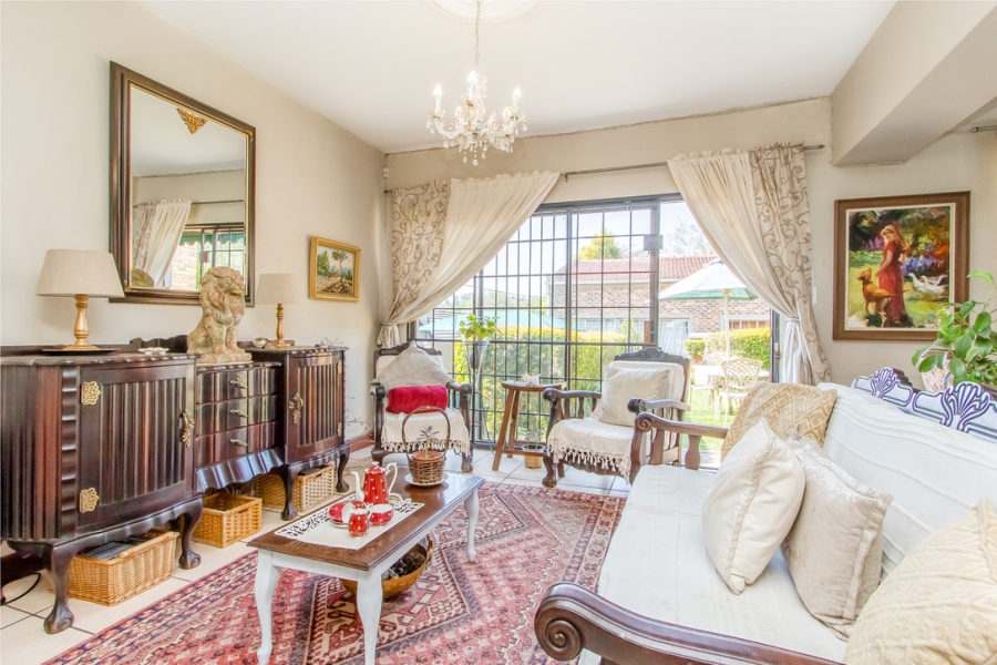 7 Bedroom Property for Sale in Linden Gauteng