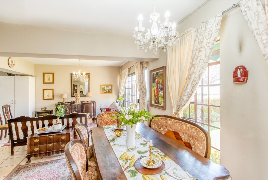 7 Bedroom Property for Sale in Linden Gauteng