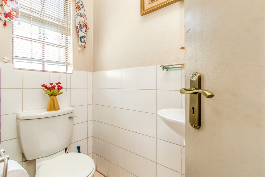 7 Bedroom Property for Sale in Linden Gauteng