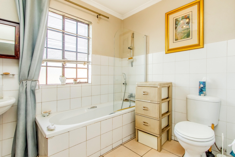 7 Bedroom Property for Sale in Linden Gauteng