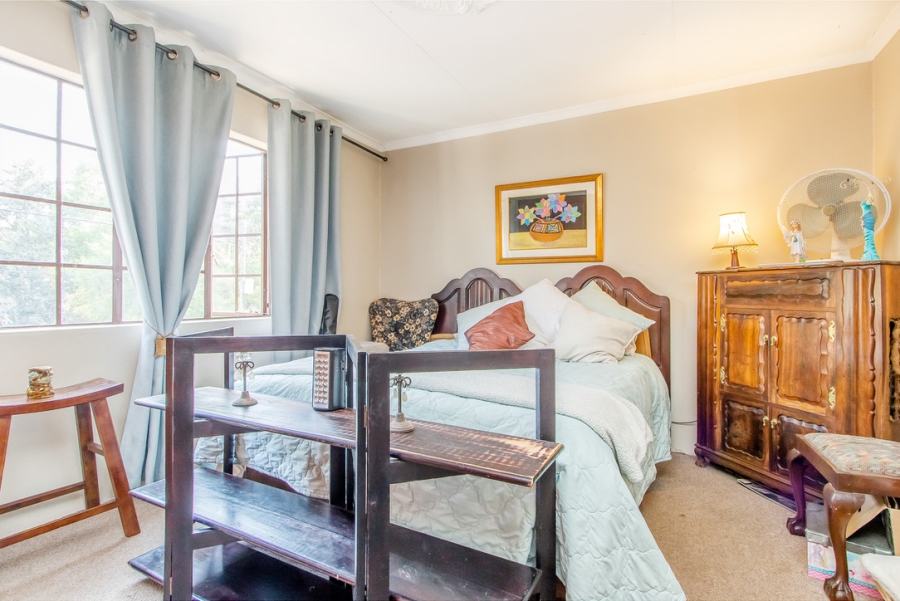 7 Bedroom Property for Sale in Linden Gauteng