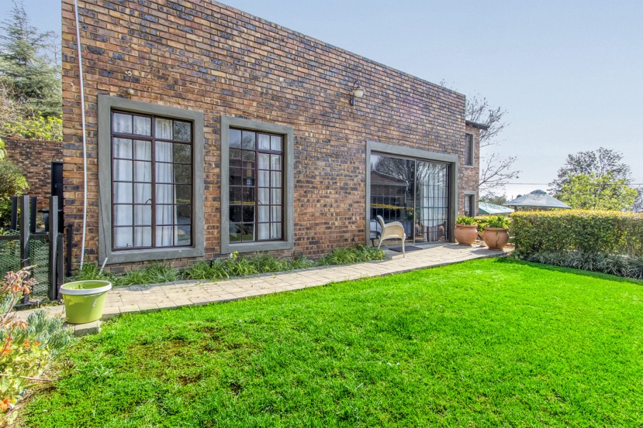 7 Bedroom Property for Sale in Linden Gauteng