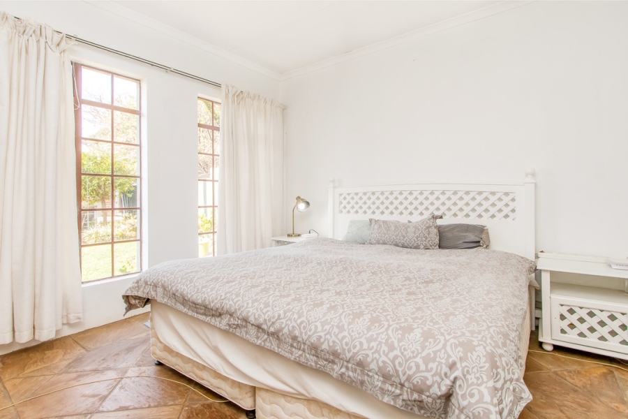7 Bedroom Property for Sale in Linden Gauteng