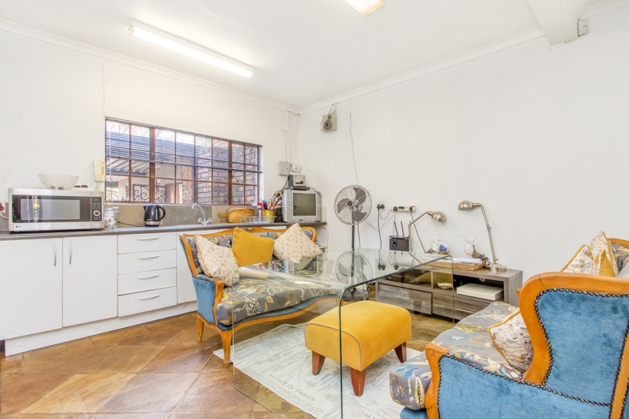 7 Bedroom Property for Sale in Linden Gauteng