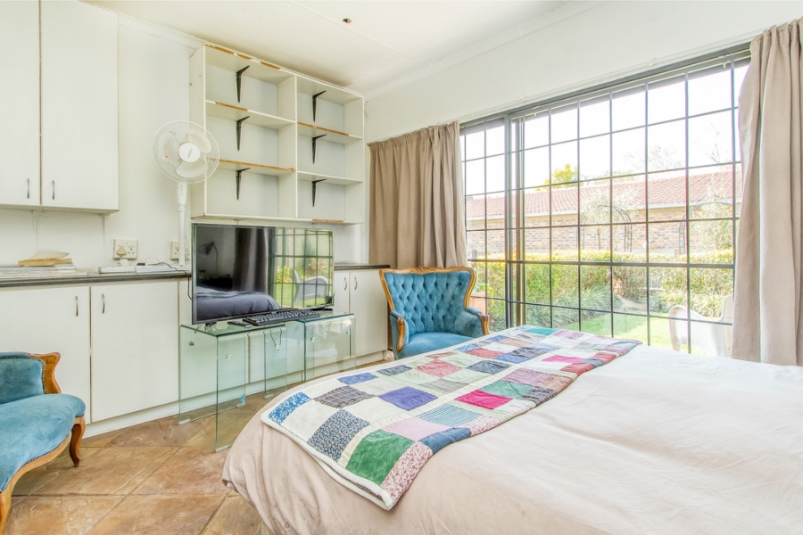 7 Bedroom Property for Sale in Linden Gauteng