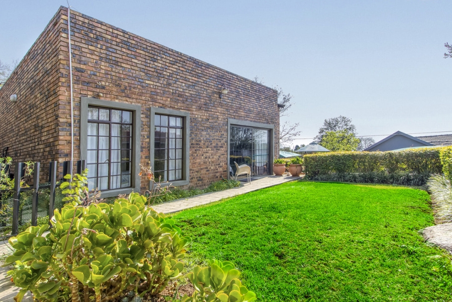 7 Bedroom Property for Sale in Linden Gauteng