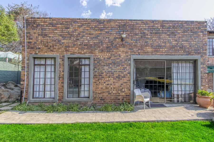 7 Bedroom Property for Sale in Linden Gauteng