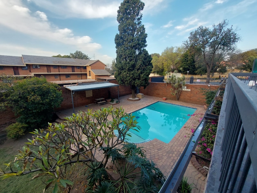 2 Bedroom Property for Sale in Kew Gauteng