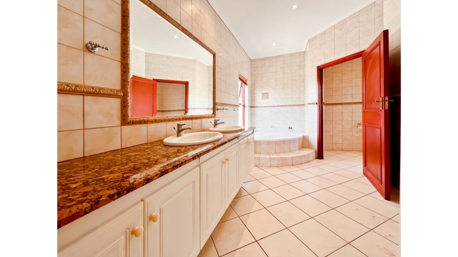 3 Bedroom Property for Sale in Lonehill Gauteng