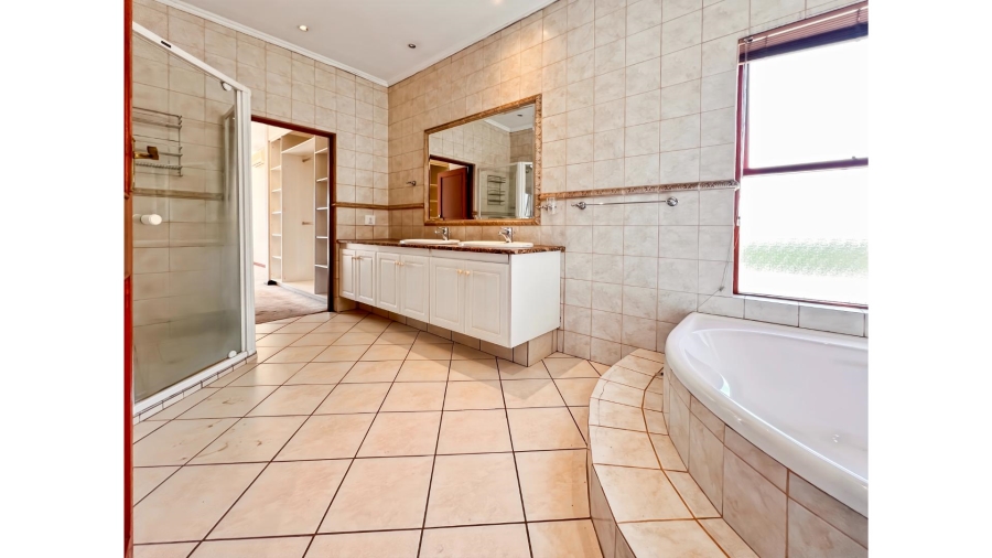 3 Bedroom Property for Sale in Lonehill Gauteng