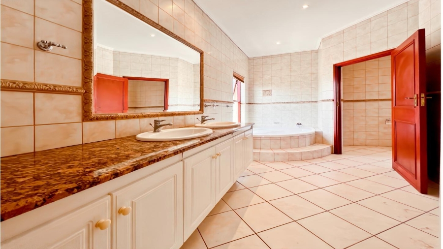 3 Bedroom Property for Sale in Lonehill Gauteng