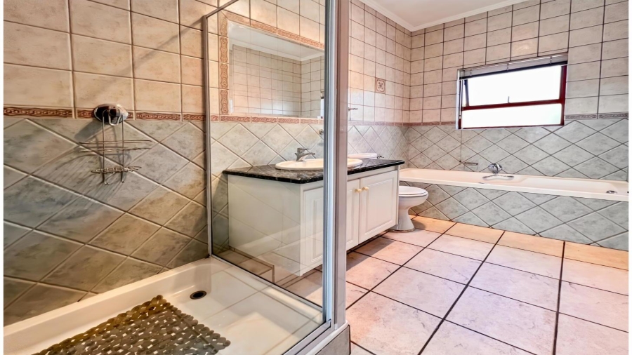 3 Bedroom Property for Sale in Lonehill Gauteng