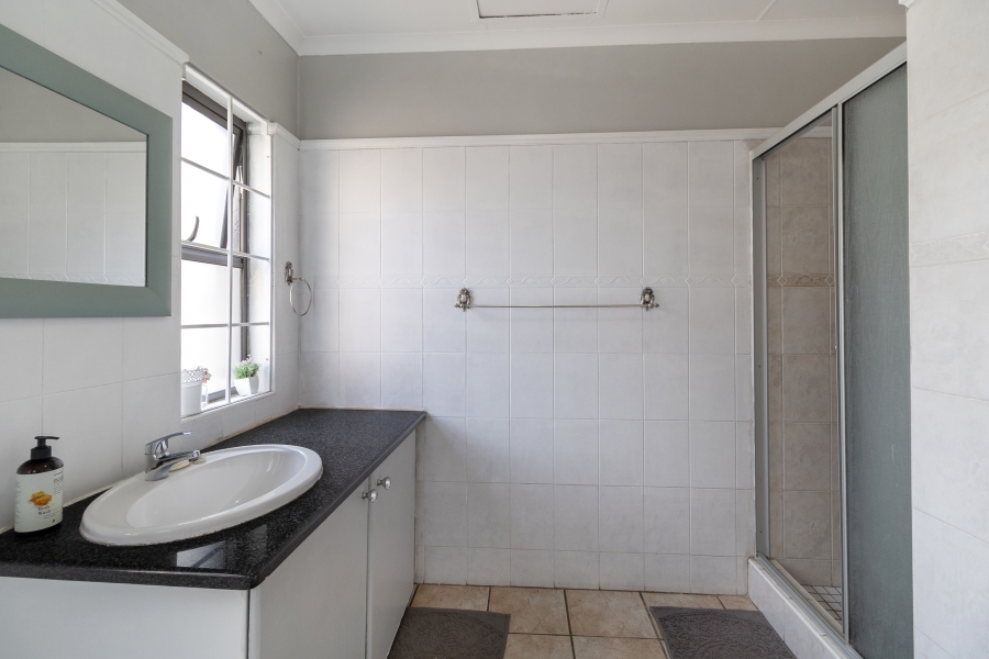 3 Bedroom Property for Sale in Faerie Glen Gauteng