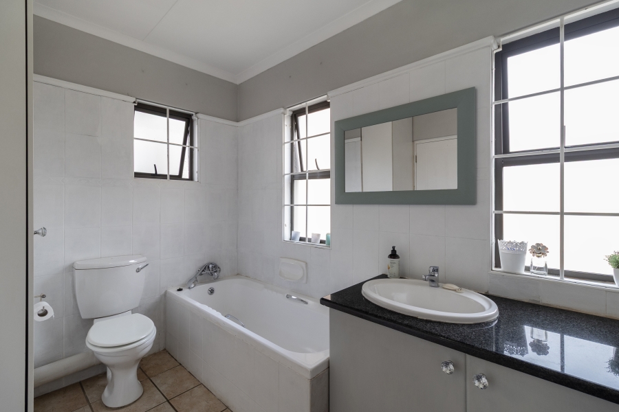 3 Bedroom Property for Sale in Faerie Glen Gauteng