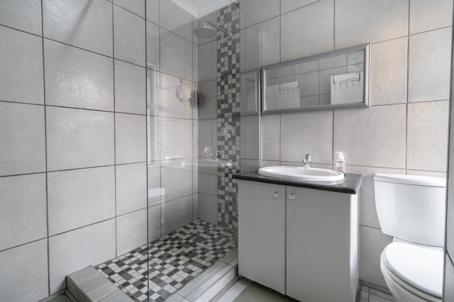 3 Bedroom Property for Sale in Faerie Glen Gauteng