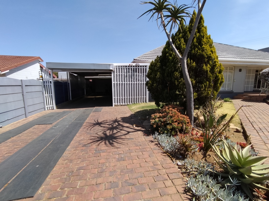 3 Bedroom Property for Sale in Discovery Gauteng