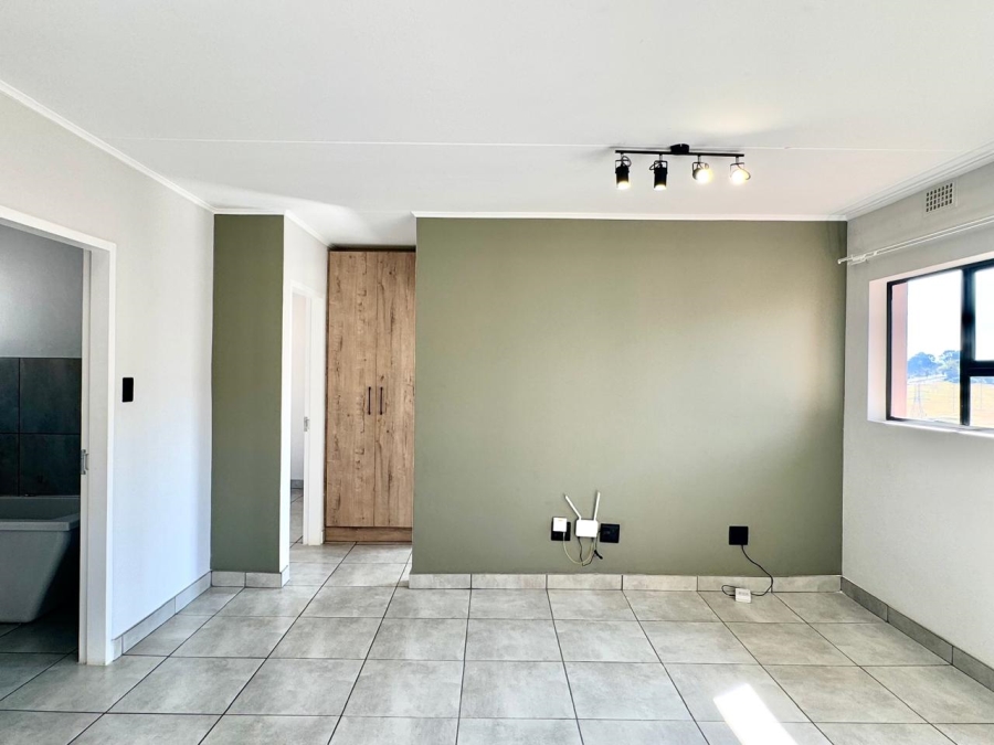 To Let 2 Bedroom Property for Rent in Orlando Gauteng