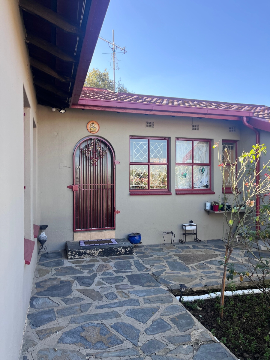 3 Bedroom Property for Sale in Brackendowns Gauteng