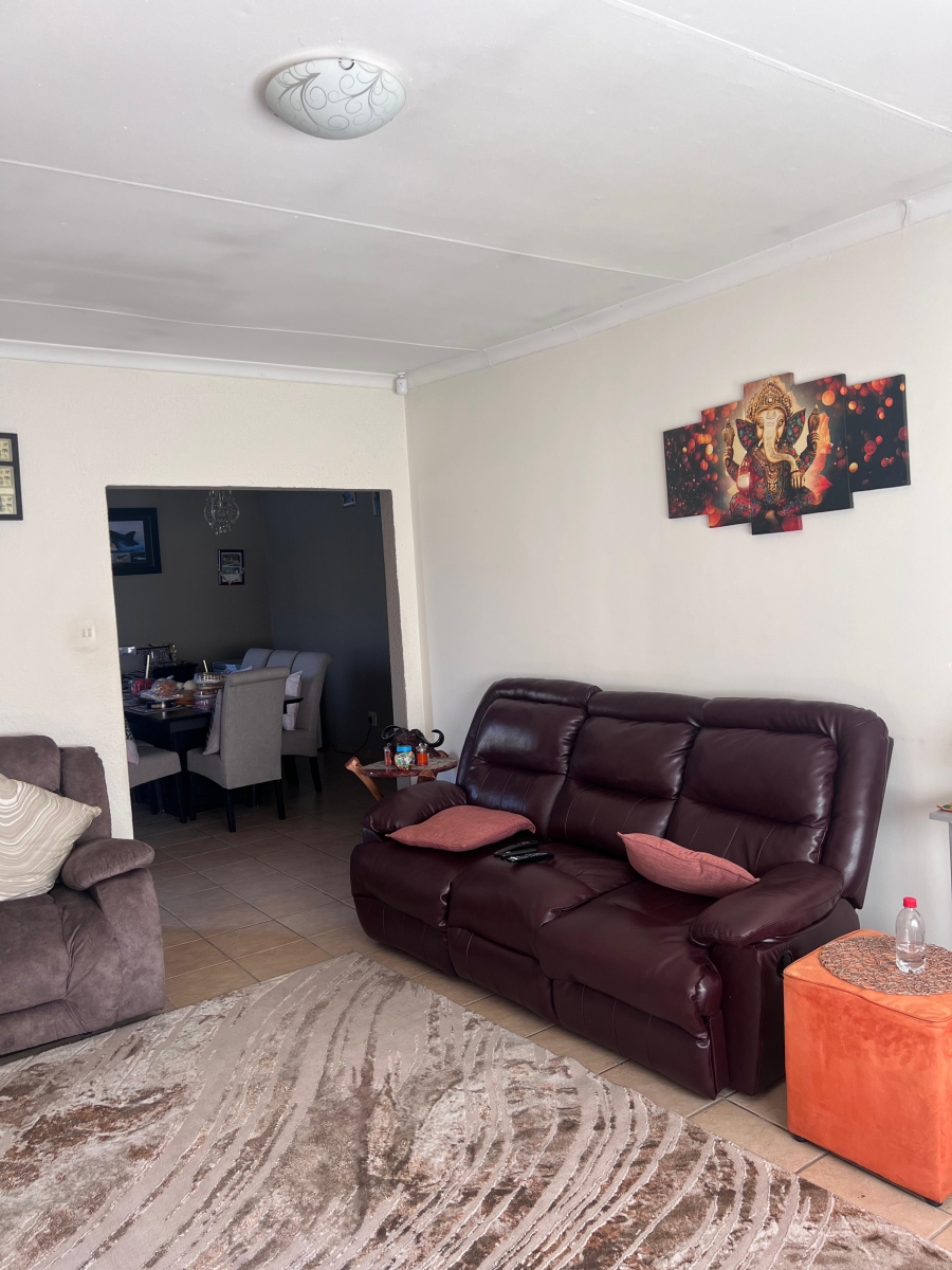 3 Bedroom Property for Sale in Brackendowns Gauteng