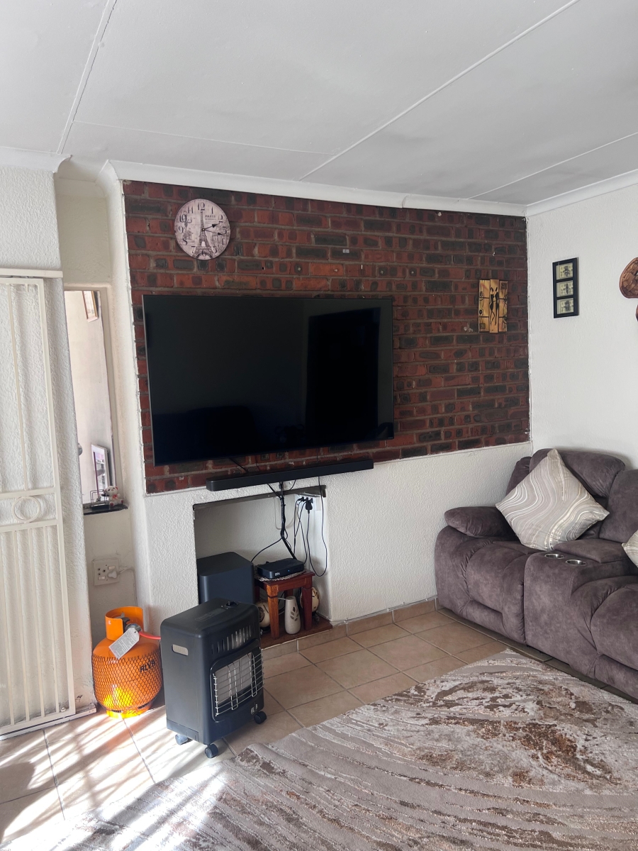 3 Bedroom Property for Sale in Brackendowns Gauteng