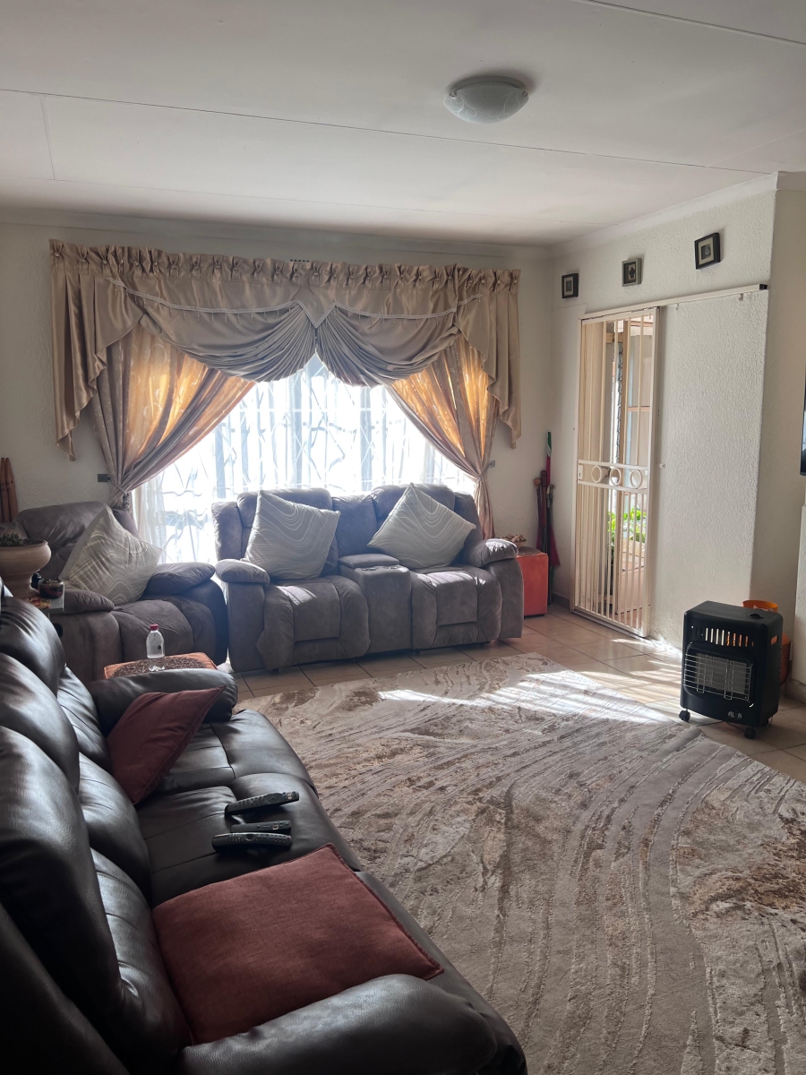 3 Bedroom Property for Sale in Brackendowns Gauteng
