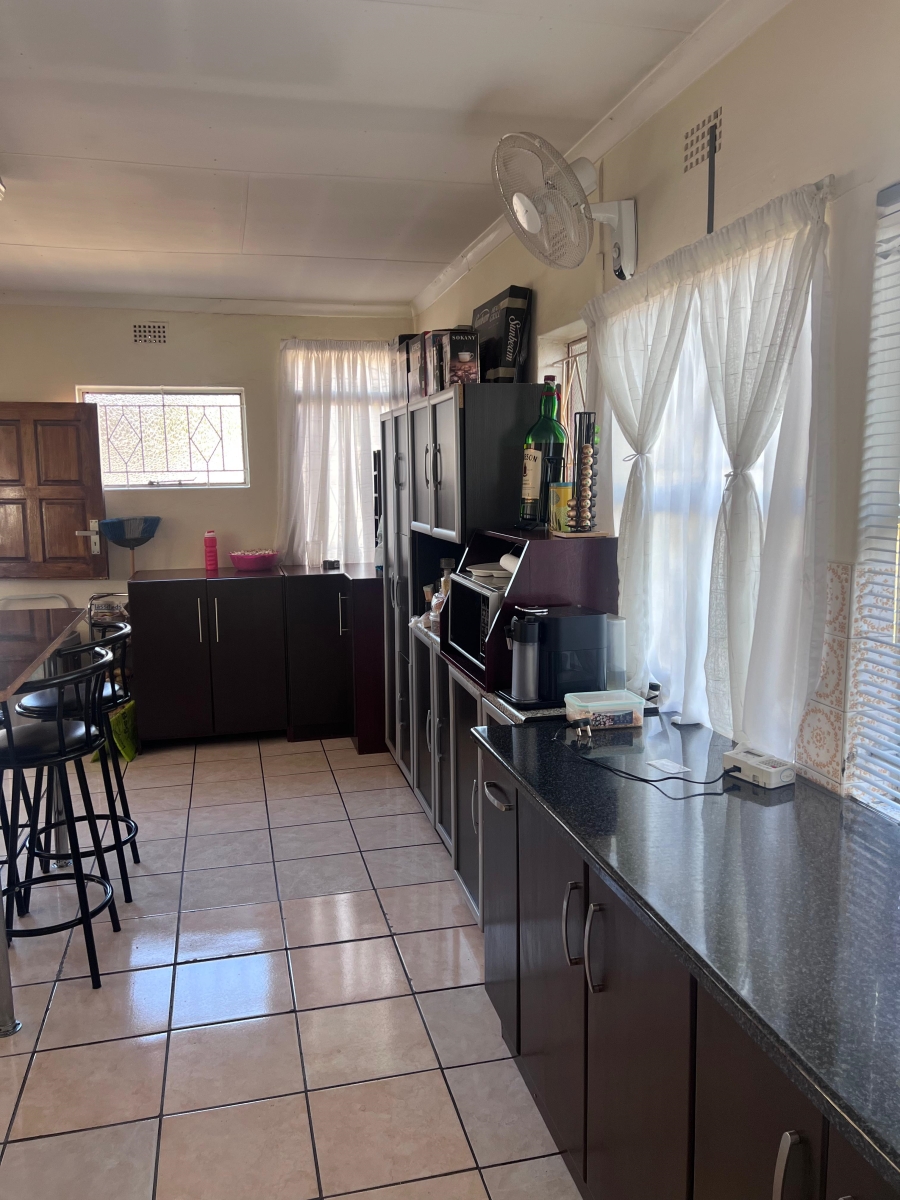 3 Bedroom Property for Sale in Brackendowns Gauteng