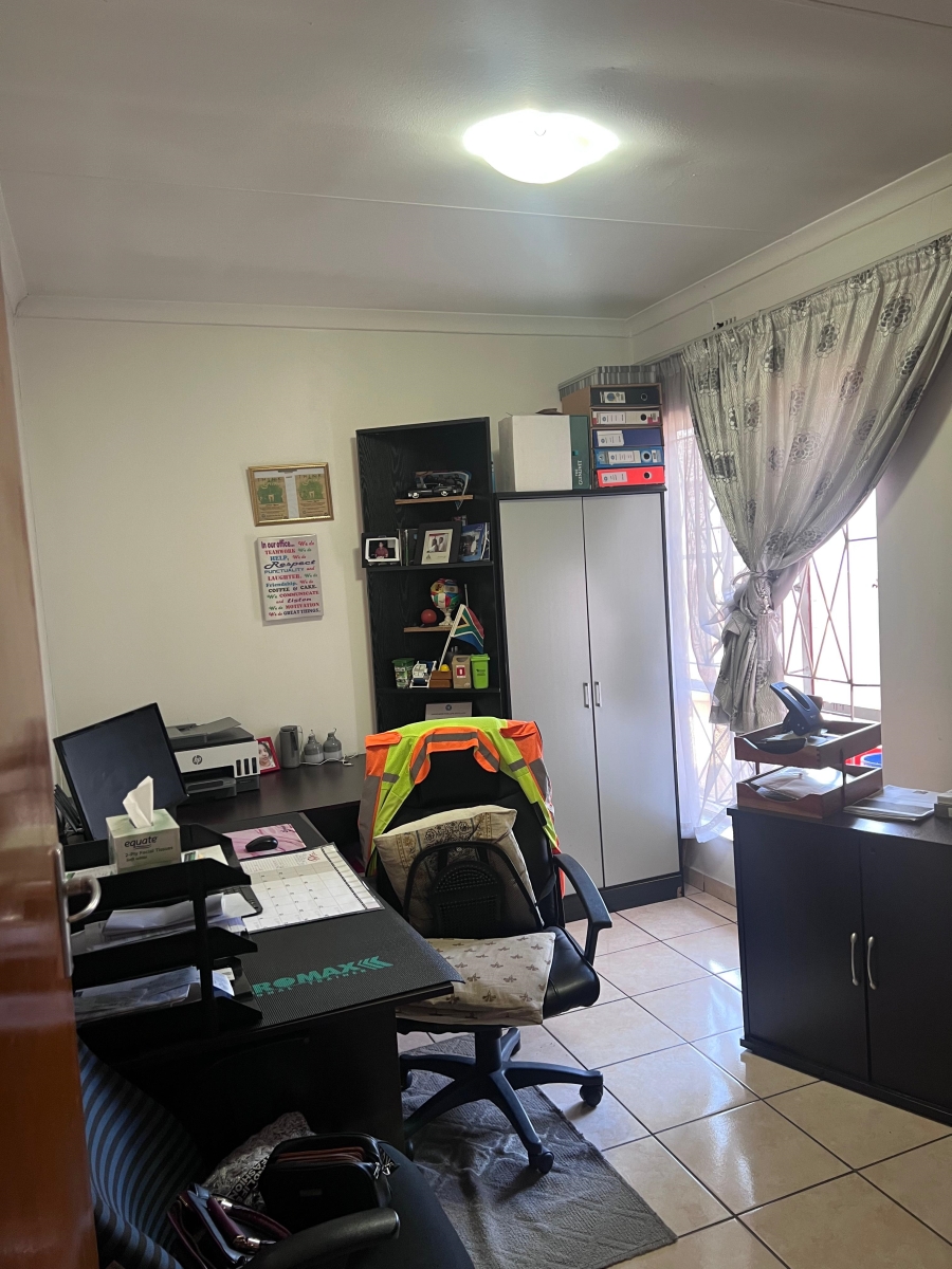 3 Bedroom Property for Sale in Brackendowns Gauteng