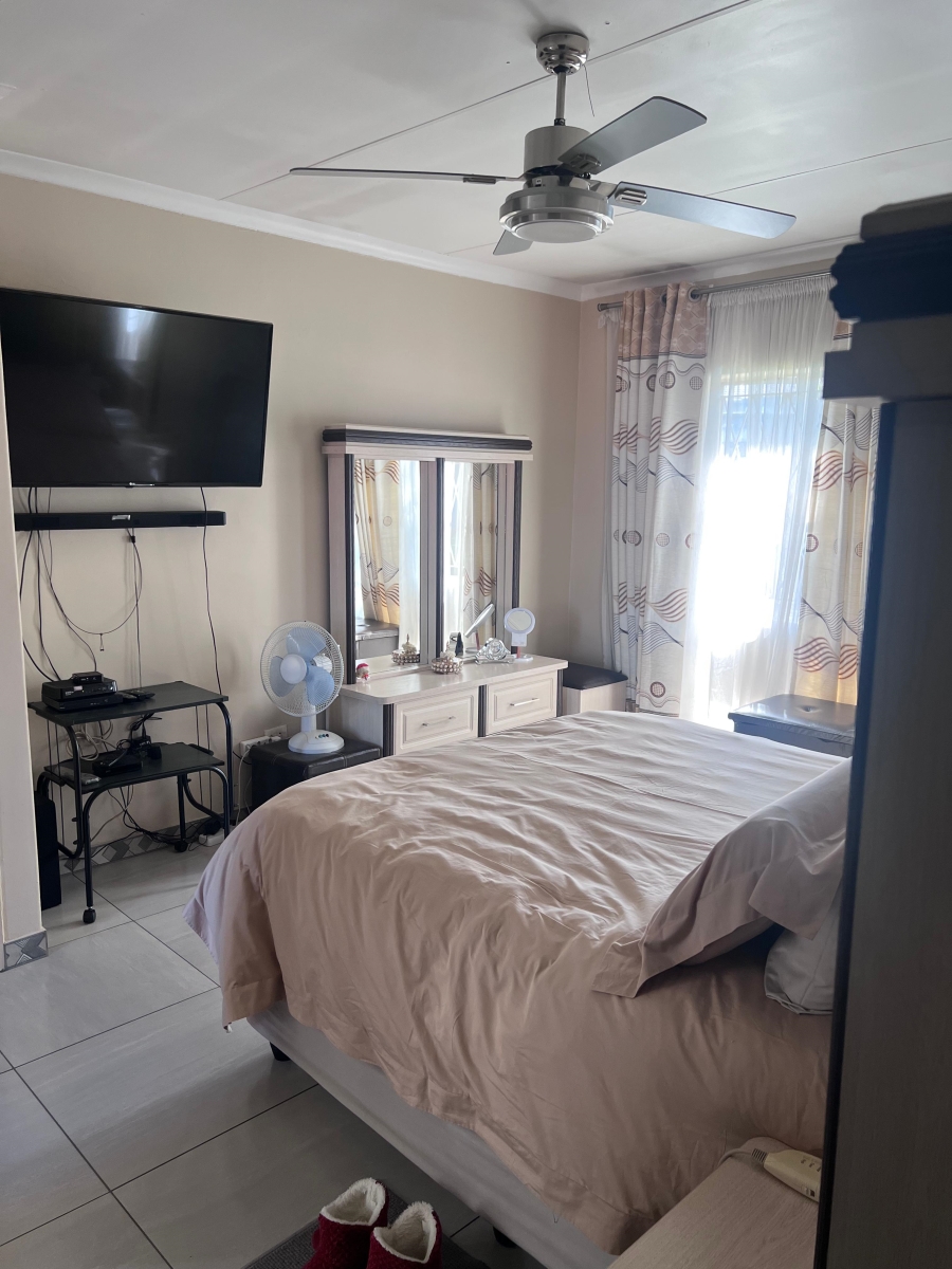 3 Bedroom Property for Sale in Brackendowns Gauteng