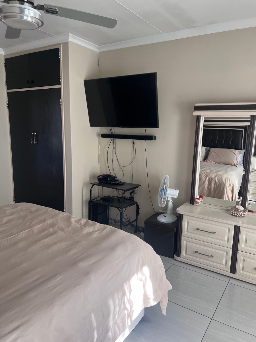 3 Bedroom Property for Sale in Brackendowns Gauteng