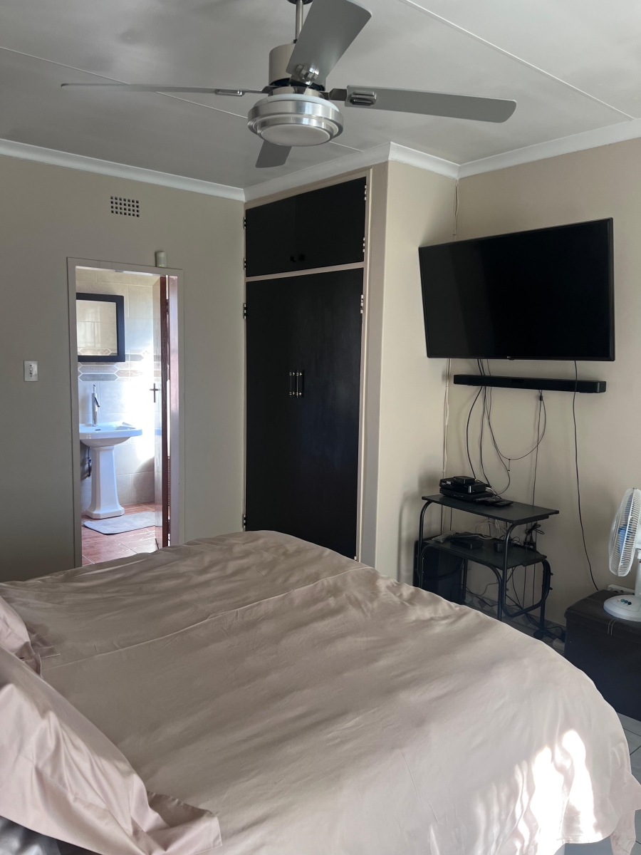 3 Bedroom Property for Sale in Brackendowns Gauteng