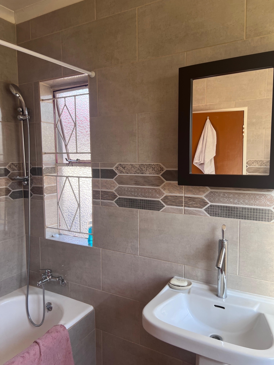 3 Bedroom Property for Sale in Brackendowns Gauteng