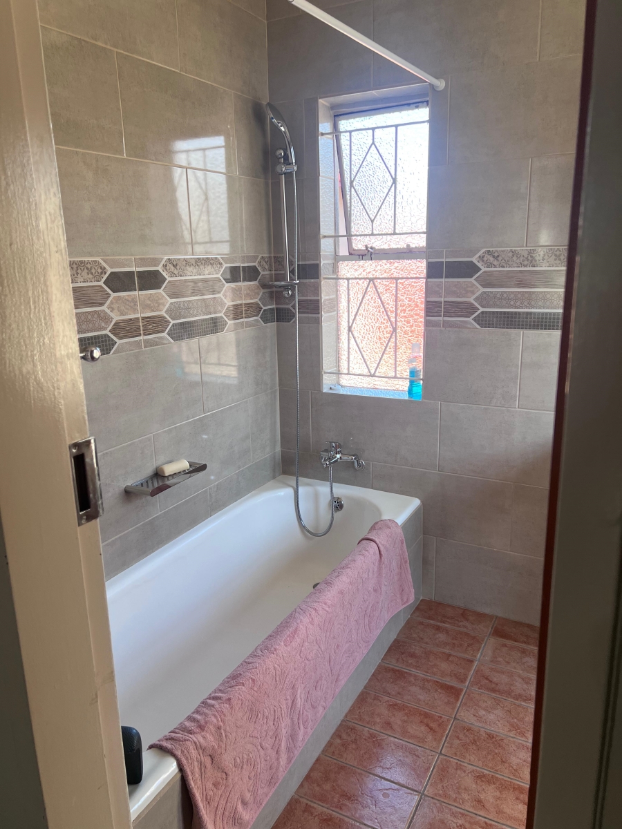 3 Bedroom Property for Sale in Brackendowns Gauteng