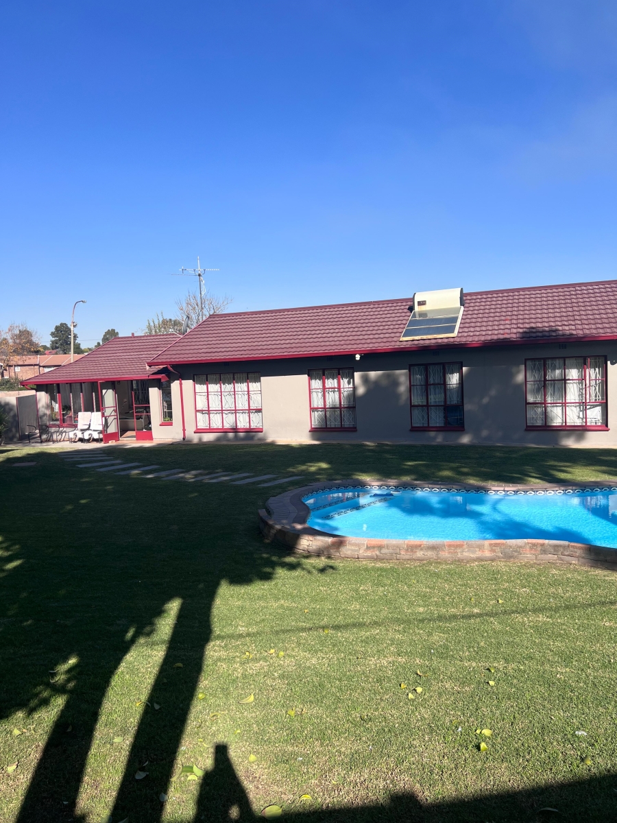 3 Bedroom Property for Sale in Brackendowns Gauteng