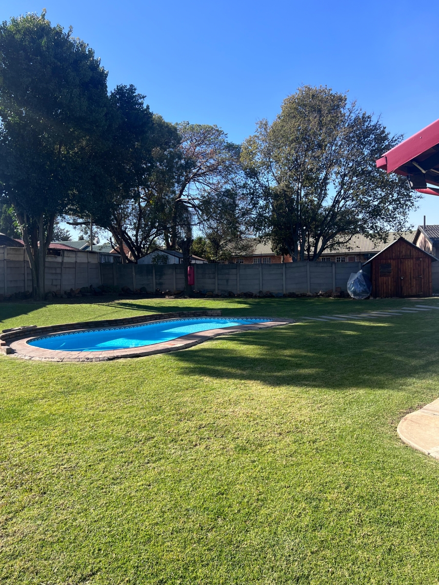 3 Bedroom Property for Sale in Brackendowns Gauteng