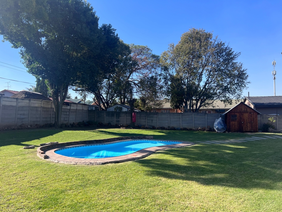 3 Bedroom Property for Sale in Brackendowns Gauteng