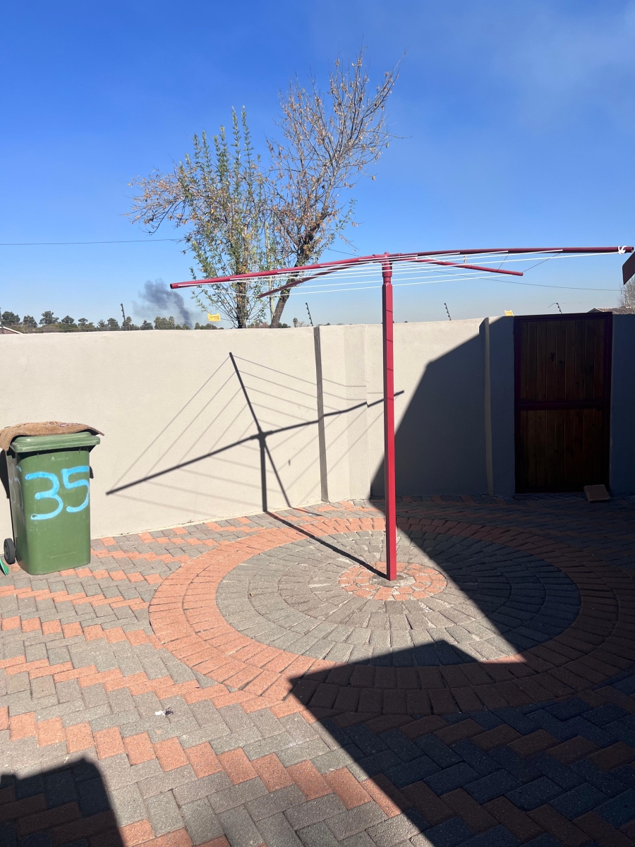 3 Bedroom Property for Sale in Brackendowns Gauteng