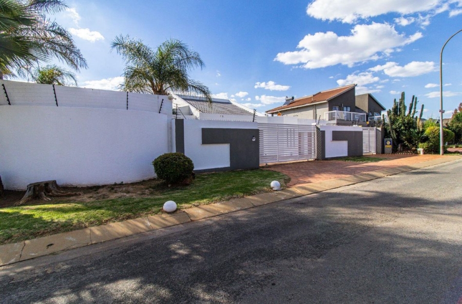 4 Bedroom Property for Sale in Lenasia South Gauteng